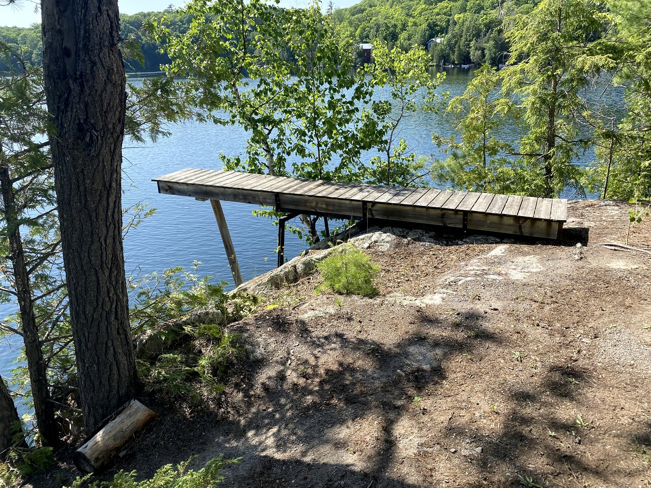 Charming Lake Cottage in Val des Monts, Quebec