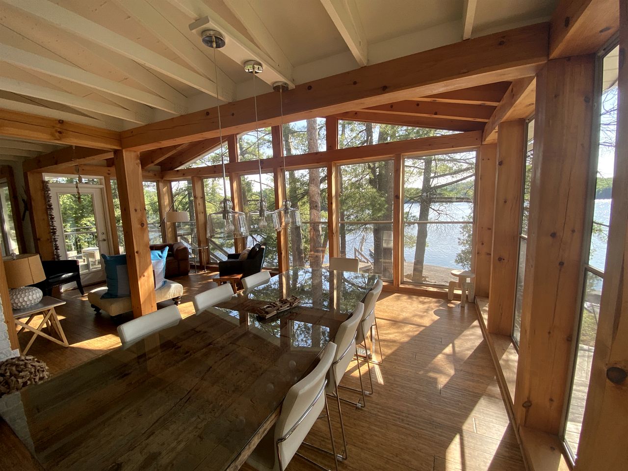 Charming Lake Cottage in Val des Monts, Quebec