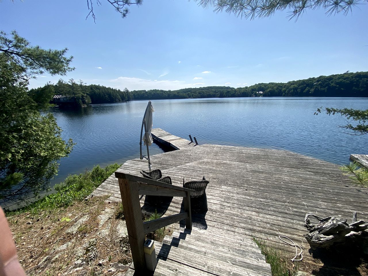 Charming Lake Cottage in Val des Monts, Quebec