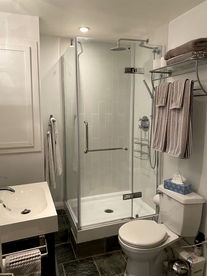 Charming Lake Cottage in Val des Monts, Quebec