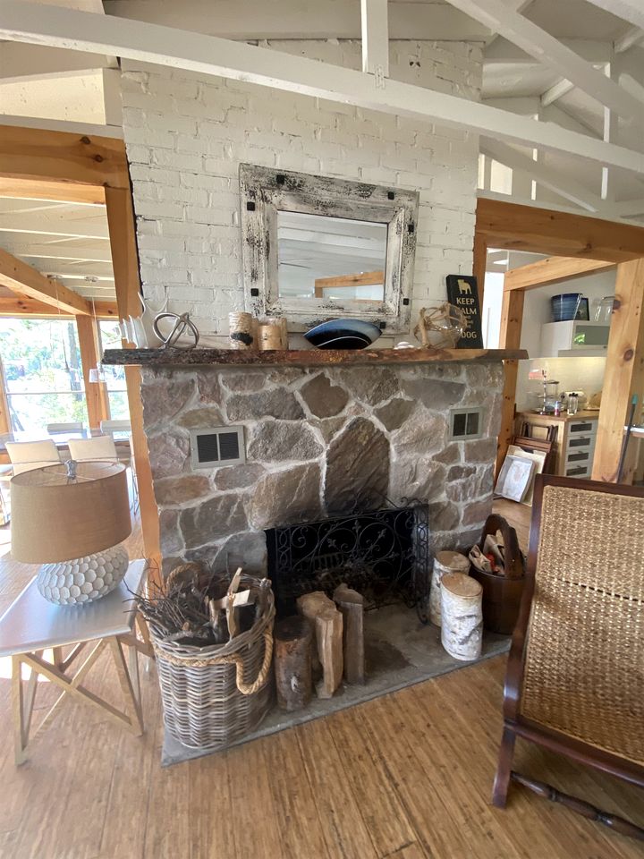 Charming Lake Cottage in Val des Monts, Quebec