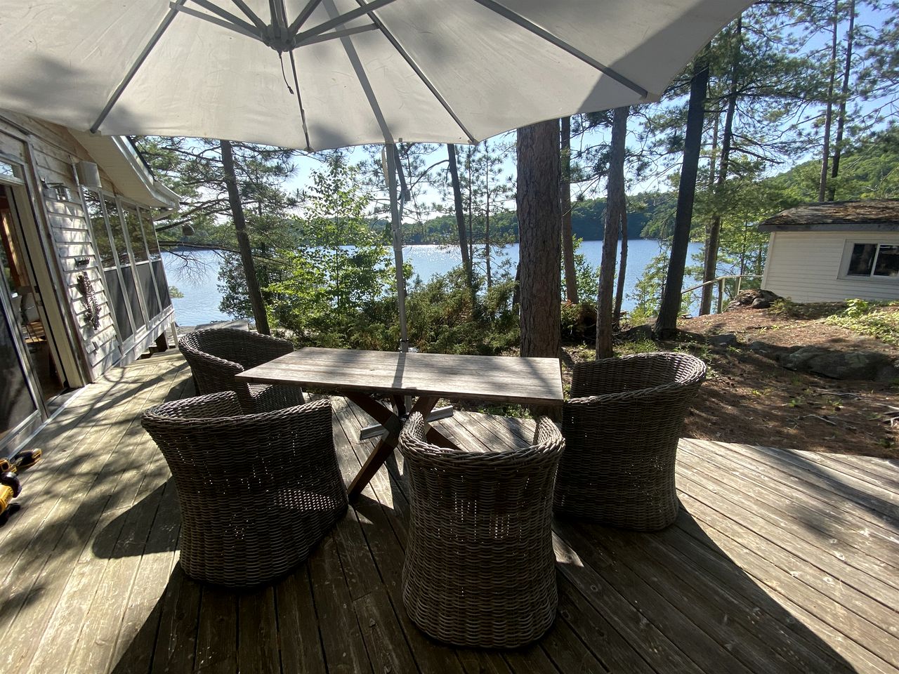 Charming Lake Cottage in Val des Monts, Quebec
