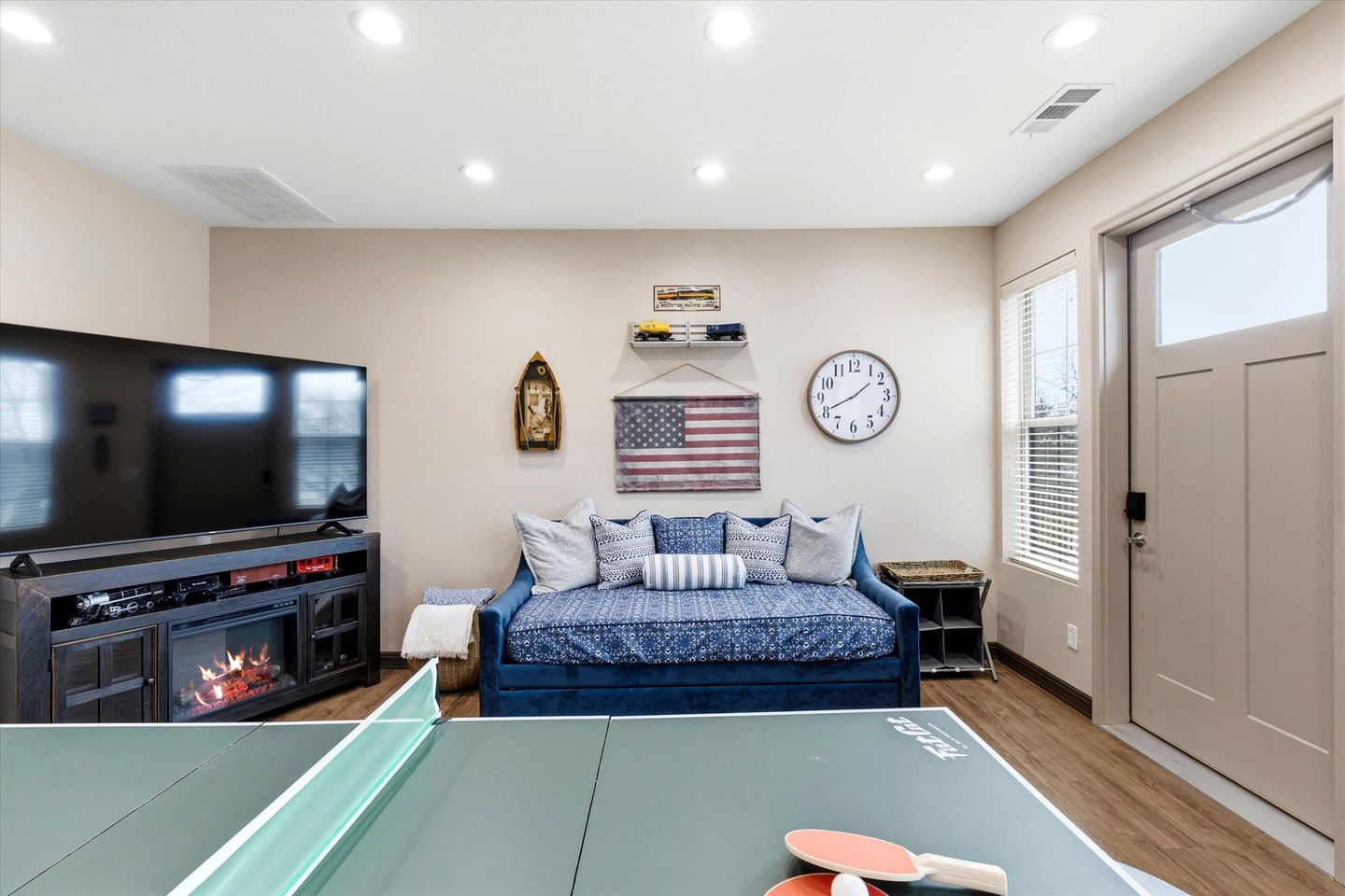 Charming Lakefront Cabin with Direct Lake Access near Lake Lewisville, Little Elm, Texas