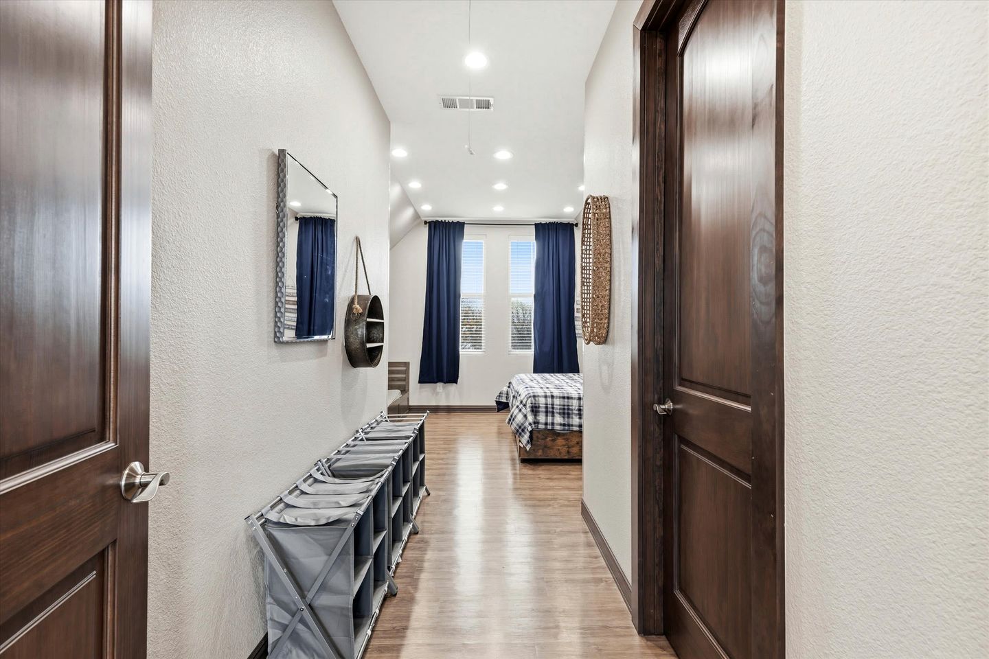 Charming Lakefront Cabin with Direct Lake Access near Lake Lewisville, Little Elm, Texas