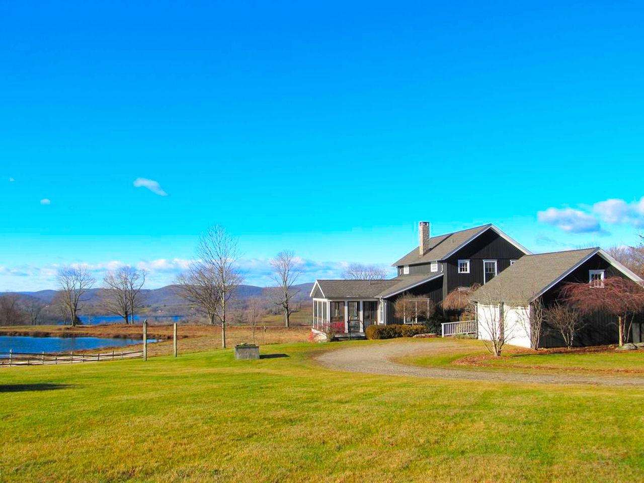 Lakeside Cabin near Mount Tom State Park, Connecticut