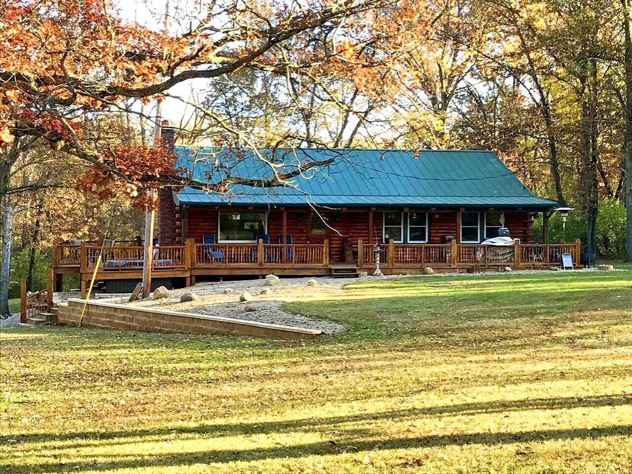 Charming Log Cabin Getaway with Private Hot Tub near Decatur, Illinois