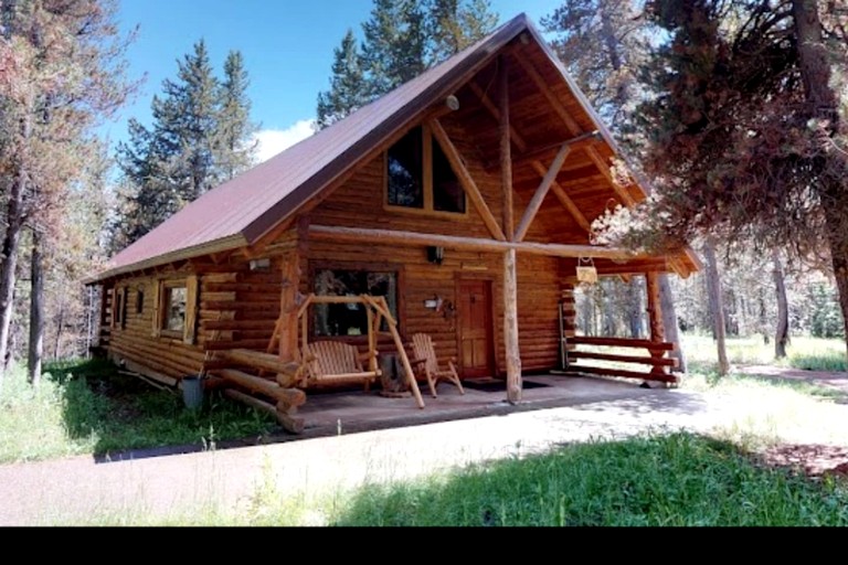 Cozy Rustic Log Cabin with Trails & Wildlife Near Yellowstone, Island Park Idaho