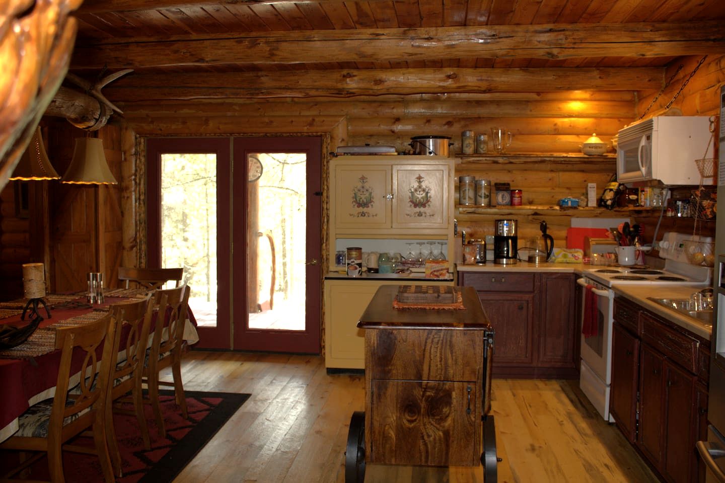 Cozy Rustic Log Cabin with Trails & Wildlife Near Yellowstone, Island Park Idaho