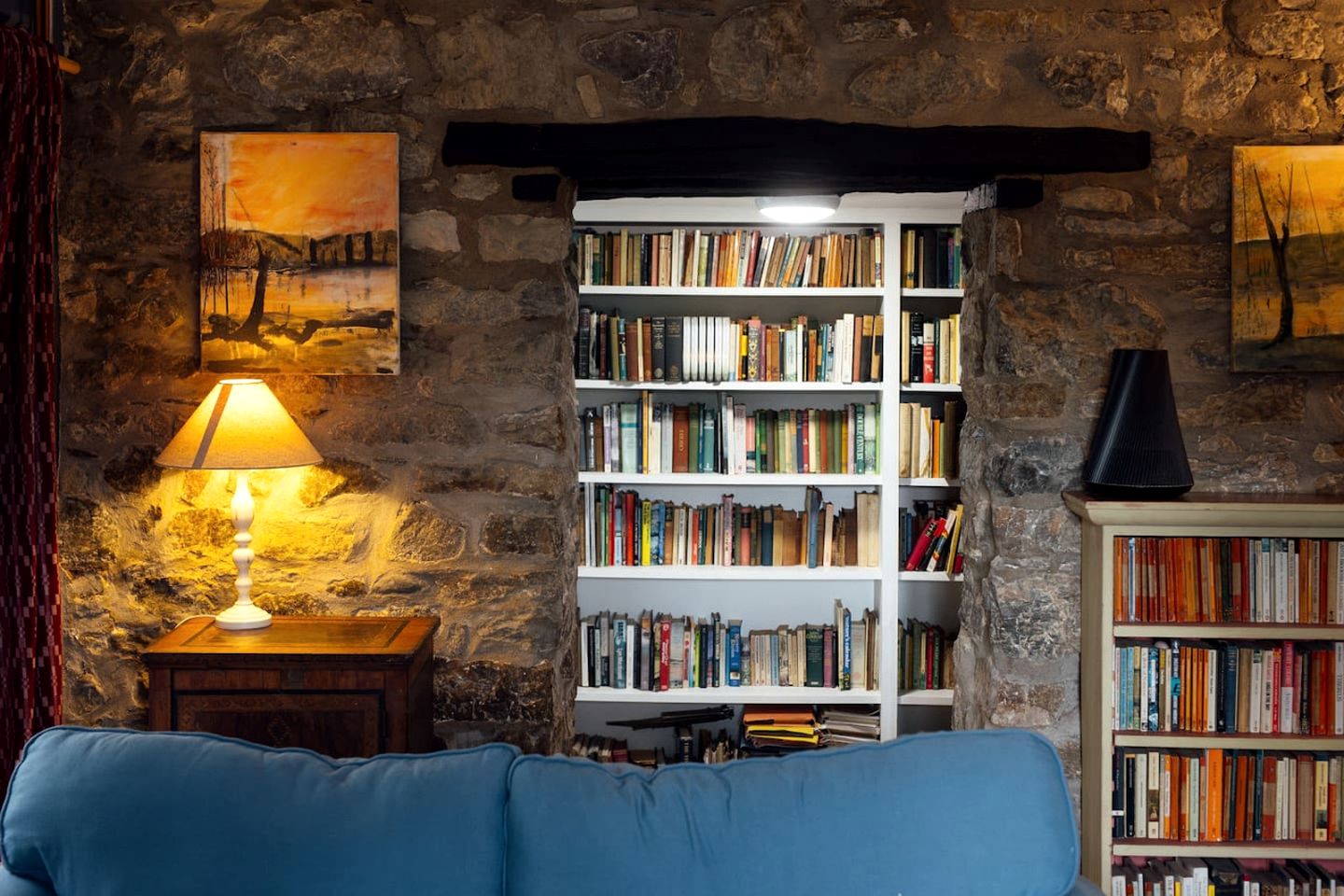 Charming Luxurious Cottage with Spectacular Interior and Beautiful Countryside Views in UK