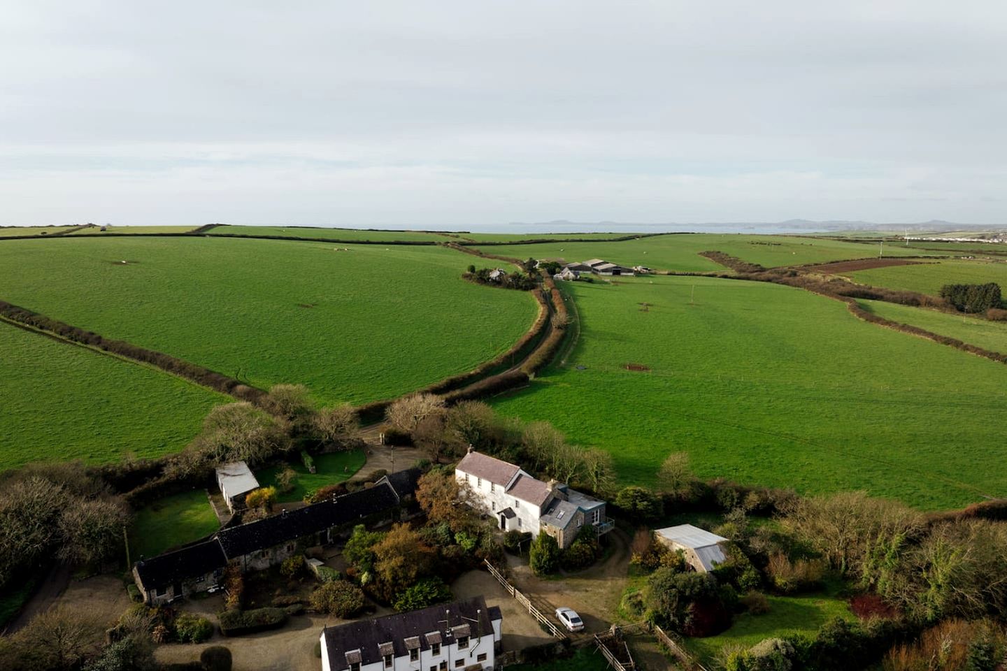 Charming Luxurious Cottage with Spectacular Interior and Beautiful Countryside Views in UK