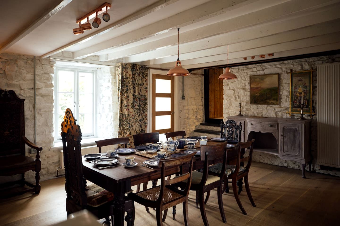 Charming Luxurious Cottage with Spectacular Interior and Beautiful Countryside Views in UK