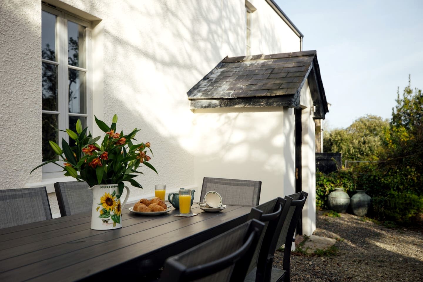 Charming Luxurious Cottage with Spectacular Interior and Beautiful Countryside Views in UK