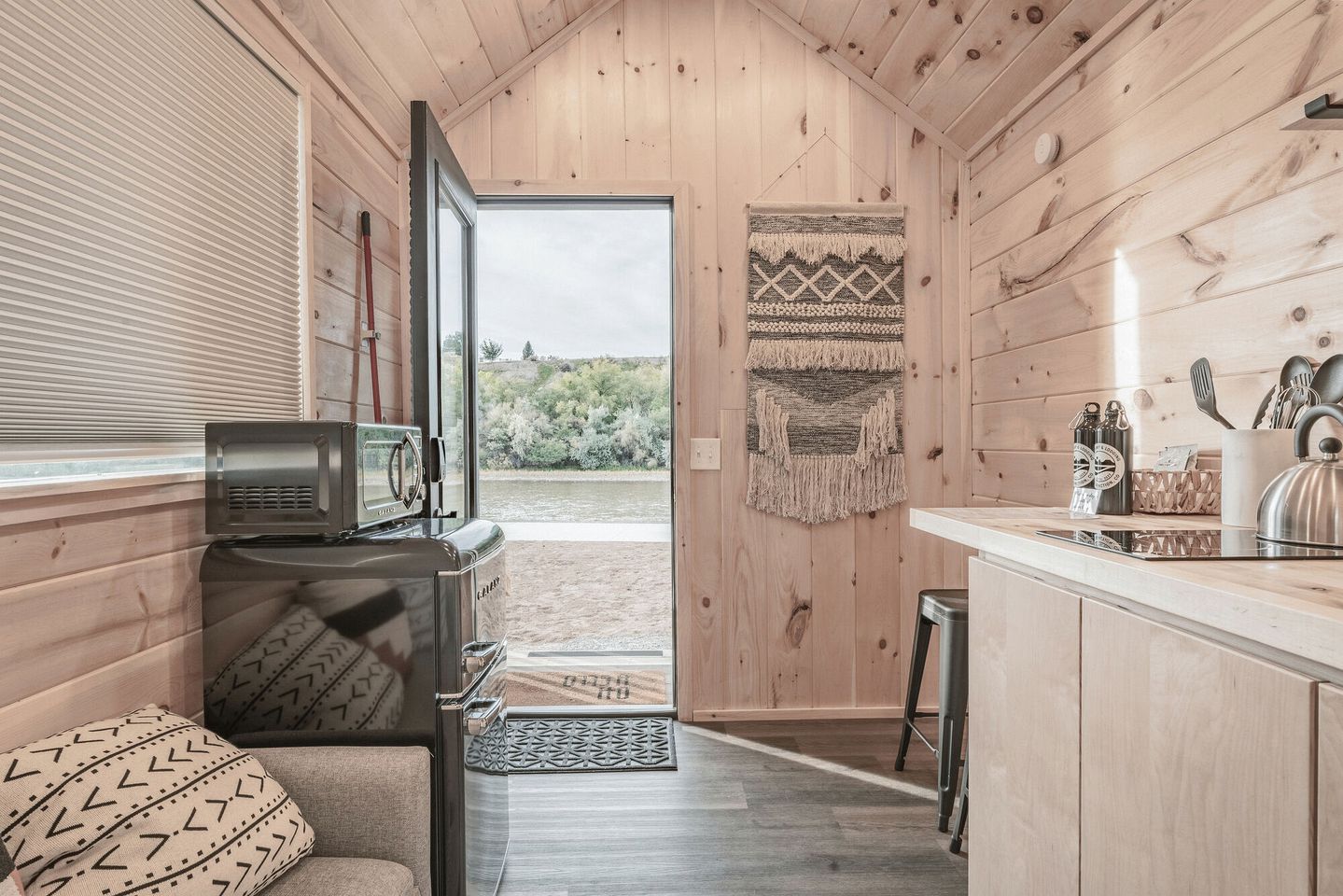 Charming Micro Home Escape: Unforgettable Glamping Experience in Colorado