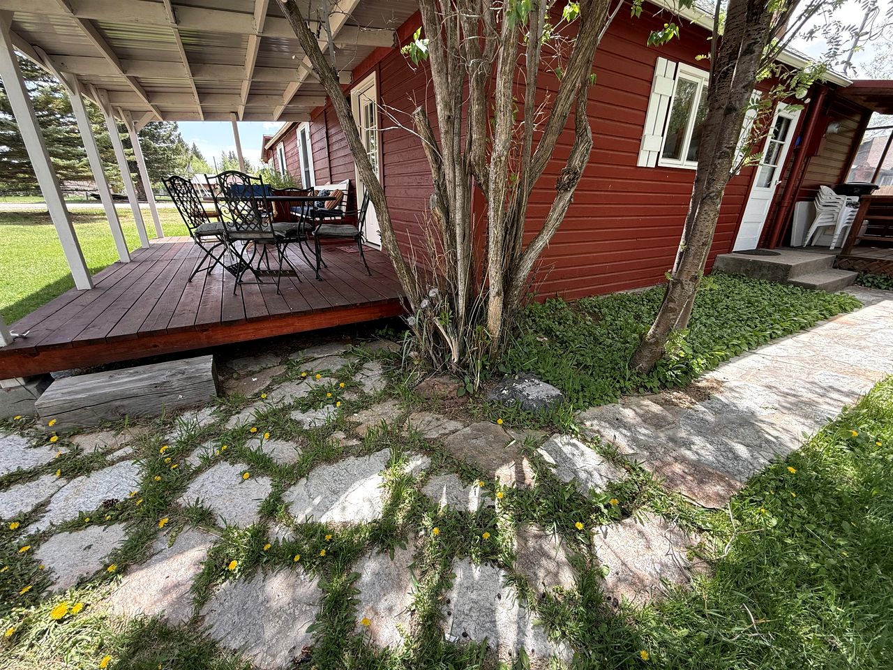 Charming Montana Bungalow with Madison River Views, Steps from Main Street in Ennis, MT