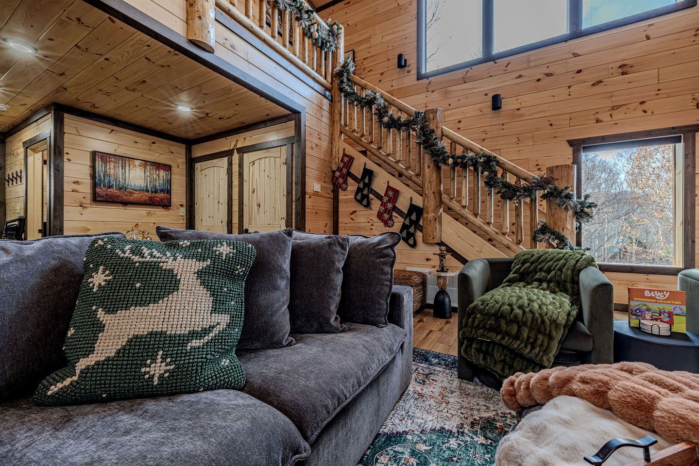 Charming Mountain Cabin with Hot Tub & Game Loft near Pigeon Forge, Tennessee