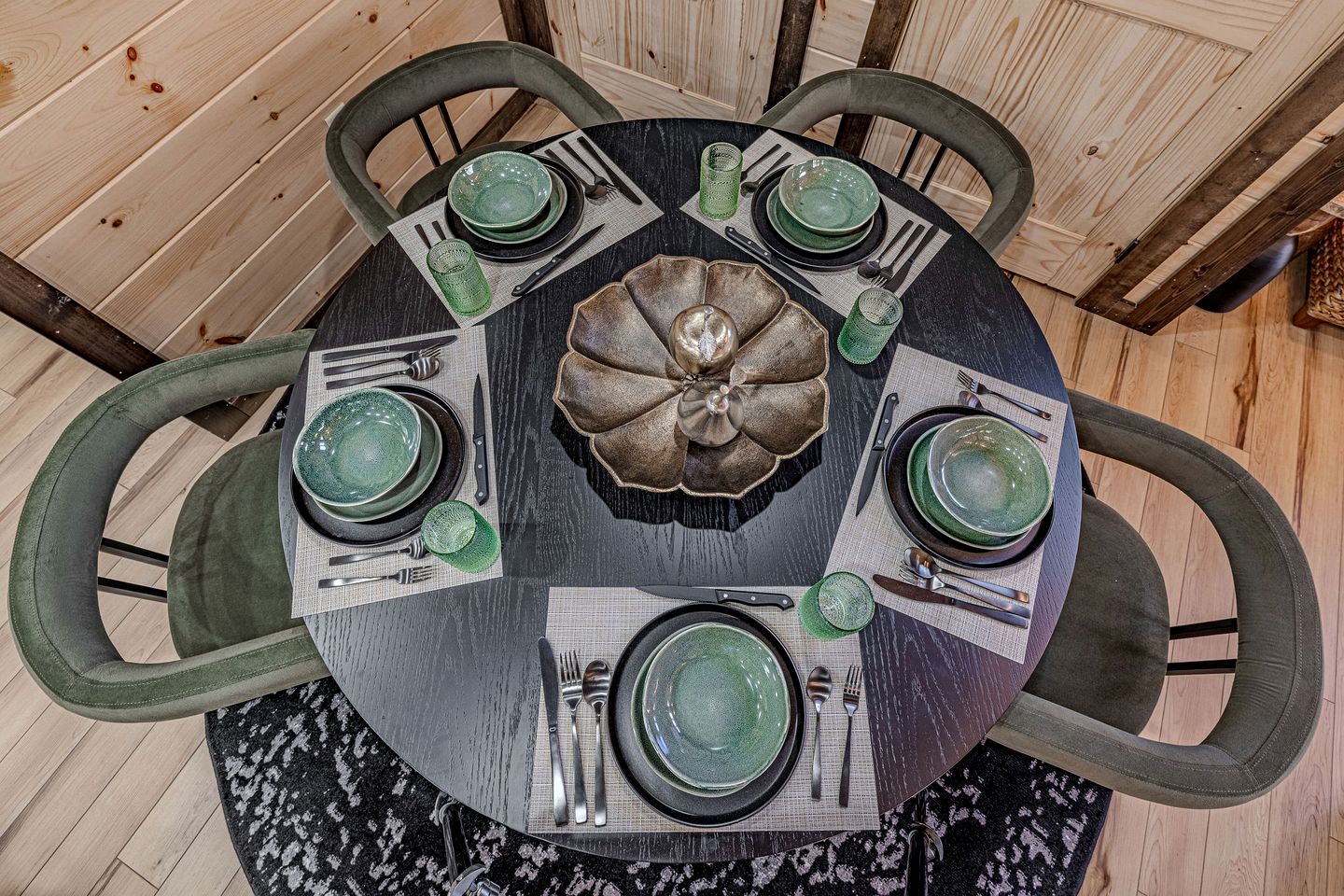 Charming Mountain Cabin with Hot Tub & Game Loft near Pigeon Forge, Tennessee