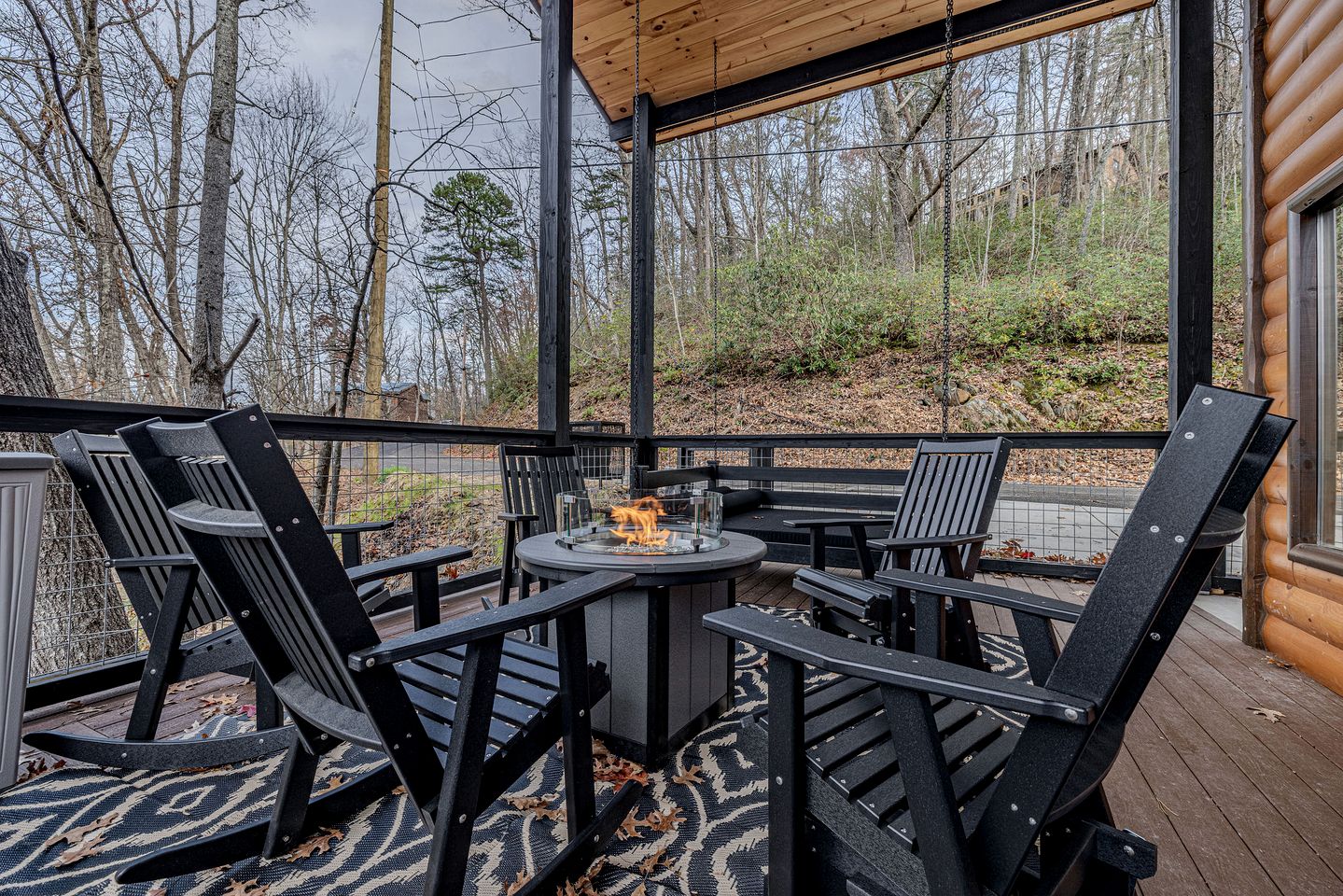 Charming Mountain Cabin with Hot Tub & Game Loft near Pigeon Forge, Tennessee