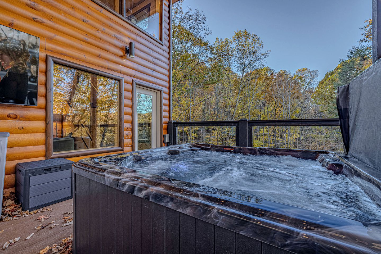 Charming Mountain Cabin with Hot Tub & Game Loft near Pigeon Forge, Tennessee