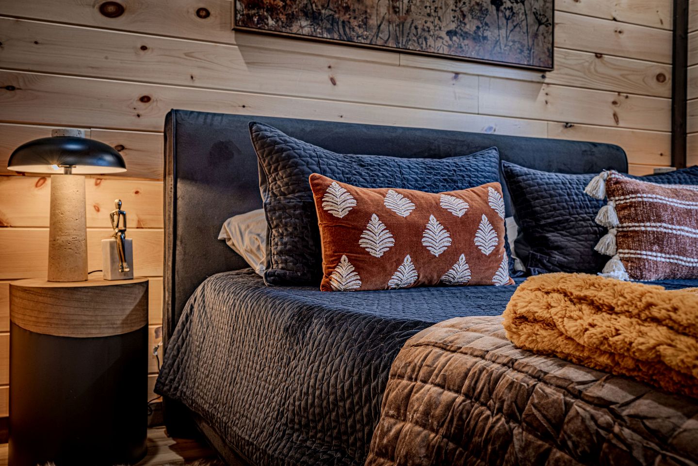 Charming Mountain Cabin with Hot Tub & Game Loft near Pigeon Forge, Tennessee