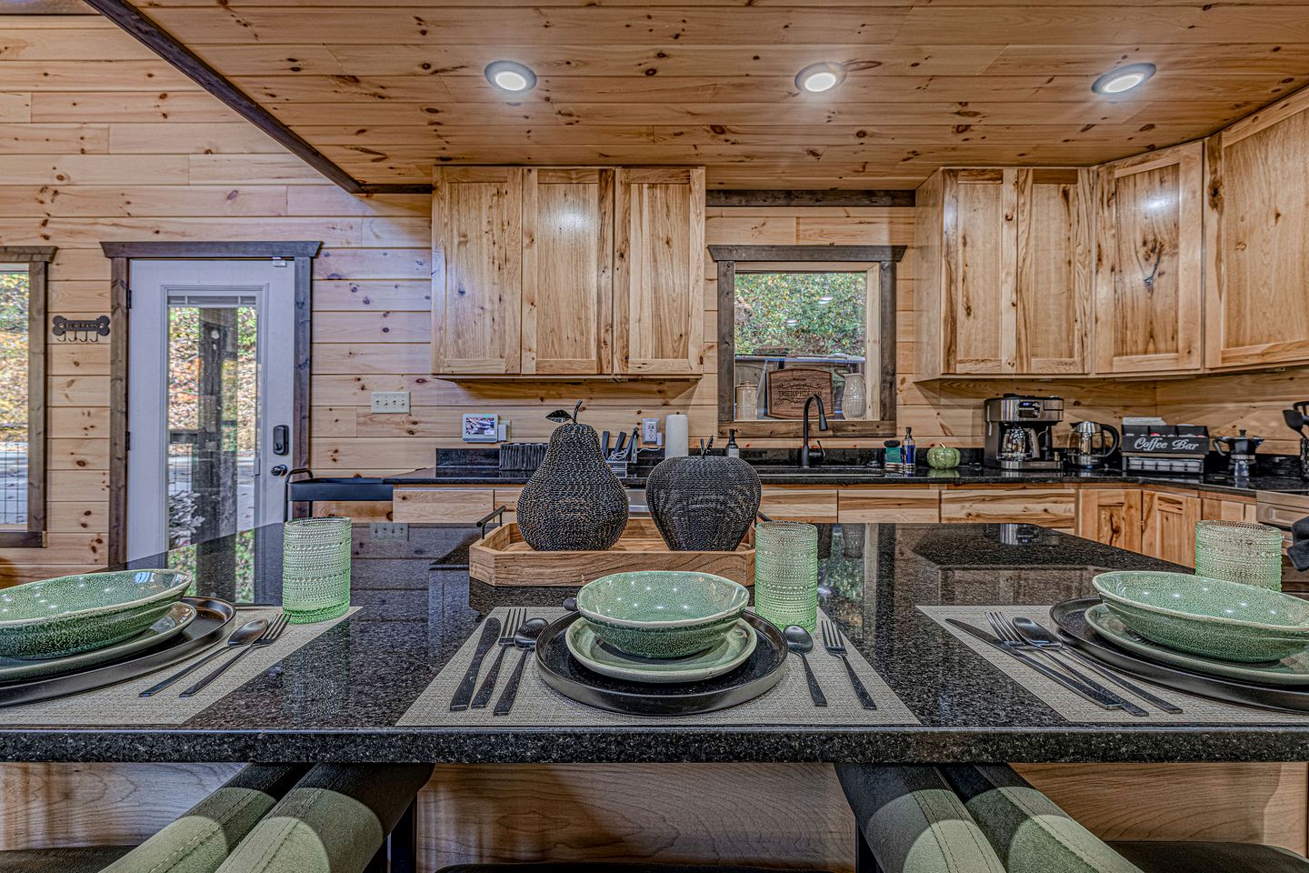 Charming Mountain Cabin with Hot Tub & Game Loft near Pigeon Forge, Tennessee