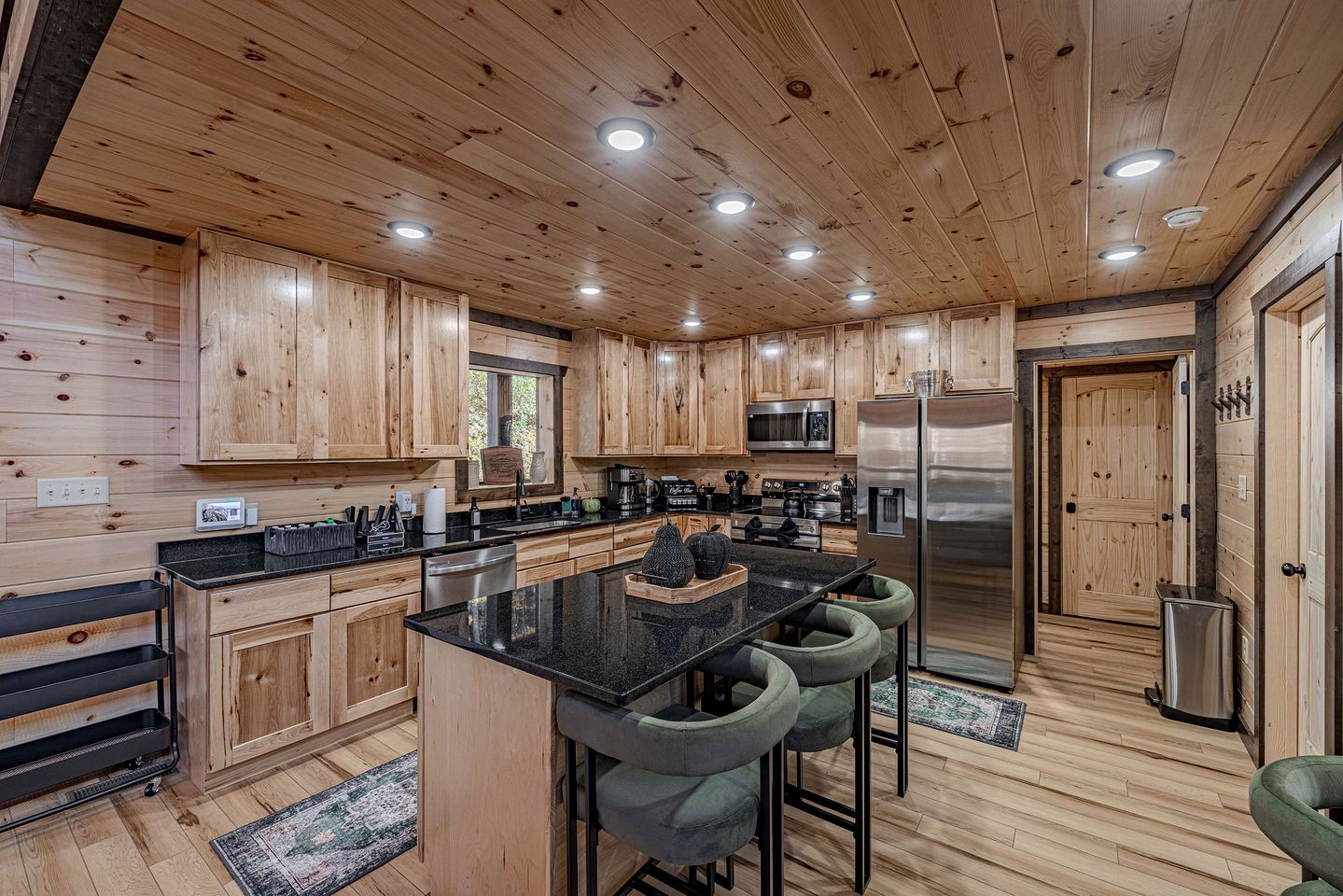 Charming Mountain Cabin with Hot Tub & Game Loft near Pigeon Forge, Tennessee