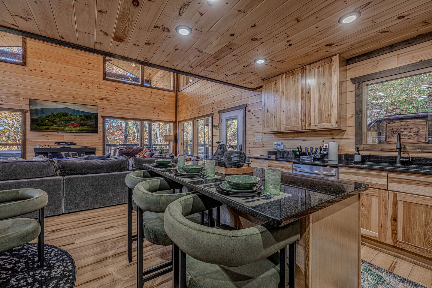 Charming Mountain Cabin with Hot Tub & Game Loft near Pigeon Forge, Tennessee