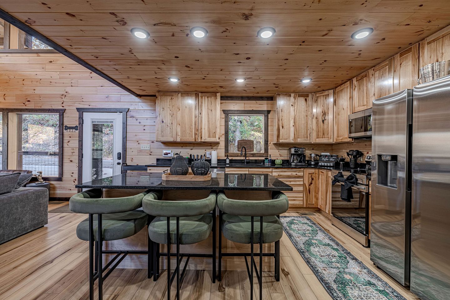 Charming Mountain Cabin with Hot Tub & Game Loft near Pigeon Forge, Tennessee