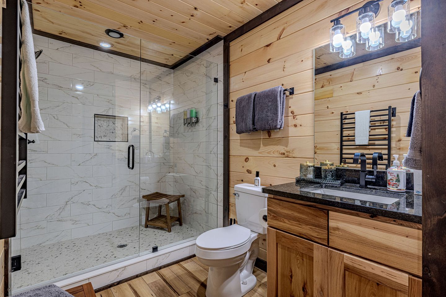 Charming Mountain Cabin with Hot Tub & Game Loft near Pigeon Forge, Tennessee