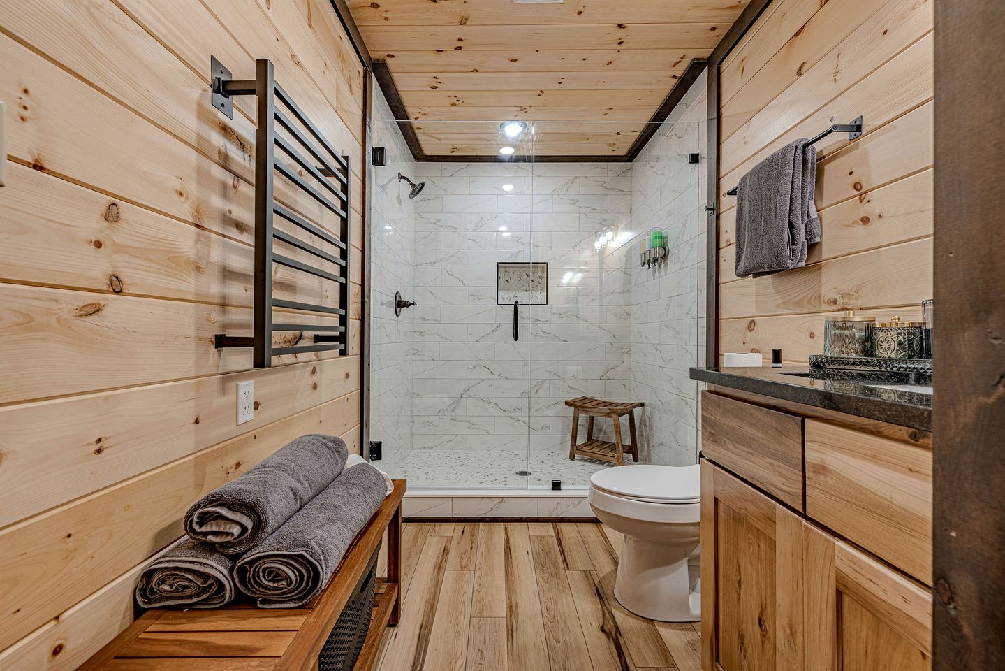 Charming Mountain Cabin with Hot Tub & Game Loft near Pigeon Forge, Tennessee