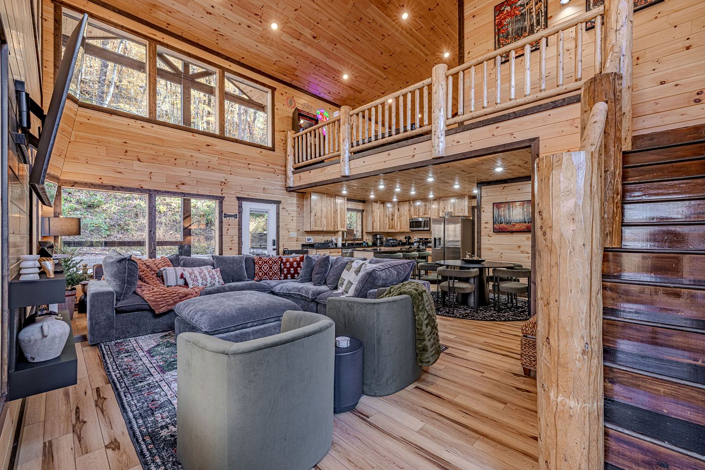 Charming Mountain Cabin with Hot Tub & Game Loft near Pigeon Forge, Tennessee