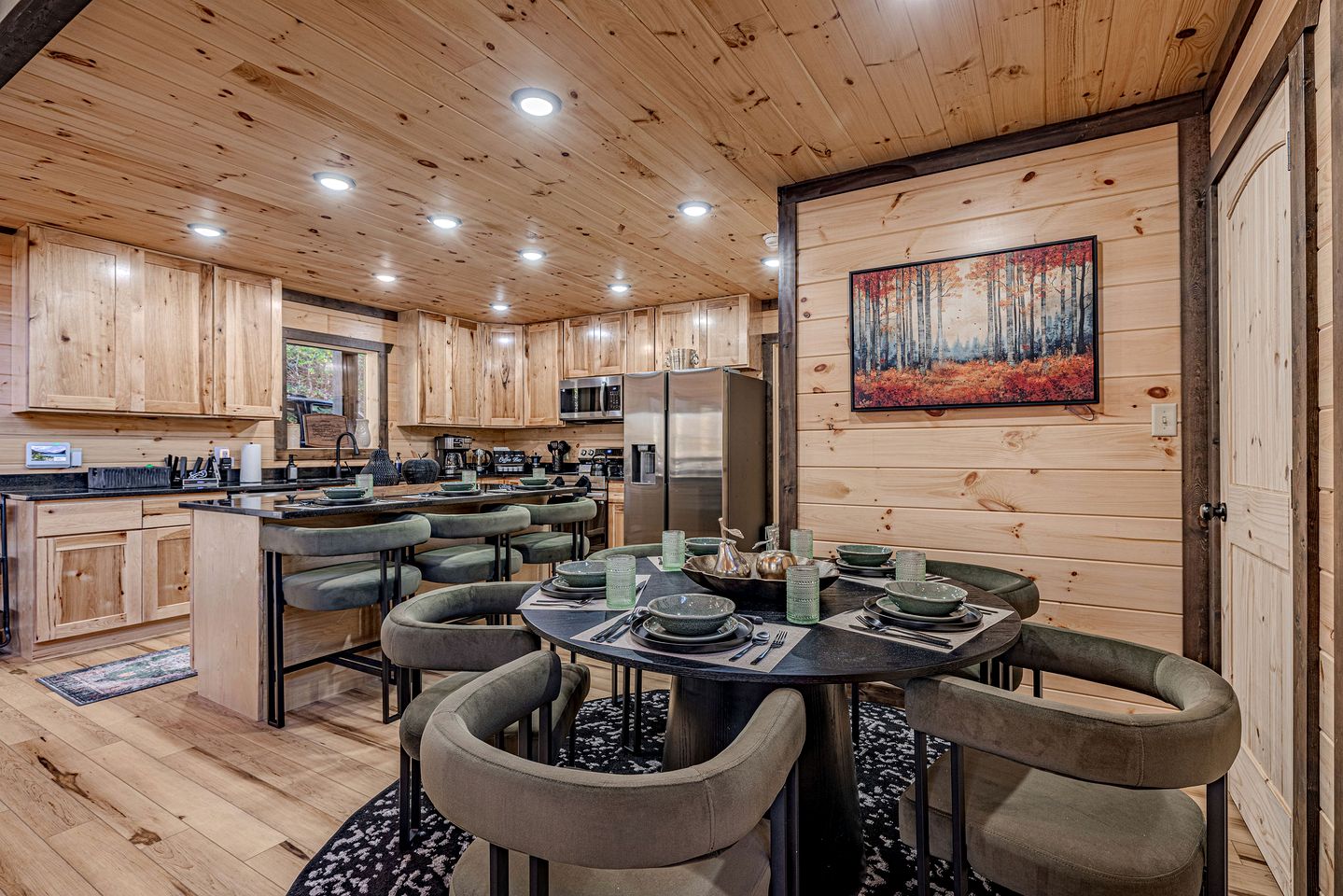 Charming Mountain Cabin with Hot Tub & Game Loft near Pigeon Forge, Tennessee