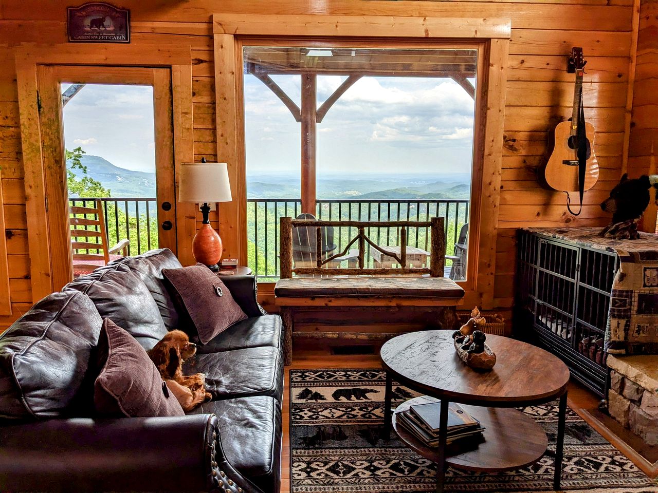 Charming Mountain Cabin with Hot-Tub and Spectacular Views in Sevierville, Tennessee