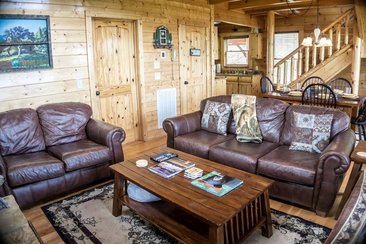 Charming Mountain Cabin with Hot-Tub and Spectacular Views in Sevierville, Tennessee