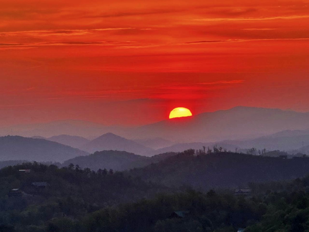 Charming Mountain Cabin with Hot-Tub and Spectacular Views in Sevierville, Tennessee