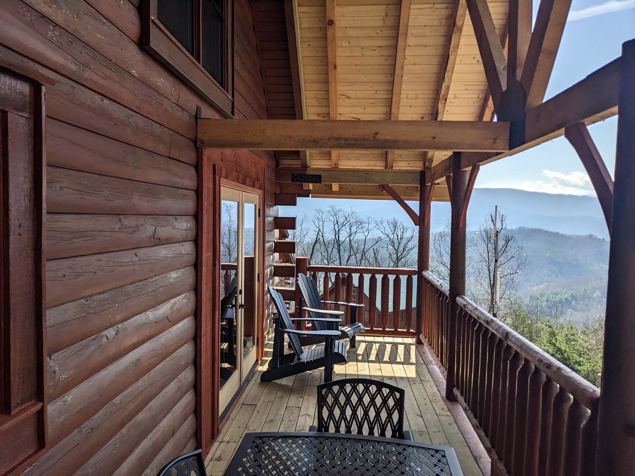Charming Mountain Cabin with Hot-Tub and Spectacular Views in Sevierville, Tennessee