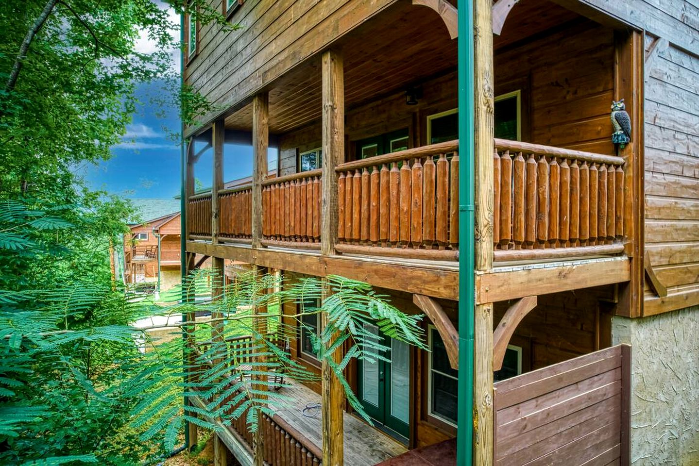 Charming Mountain Cabin with Theater Room and Pool Table in Tennessee