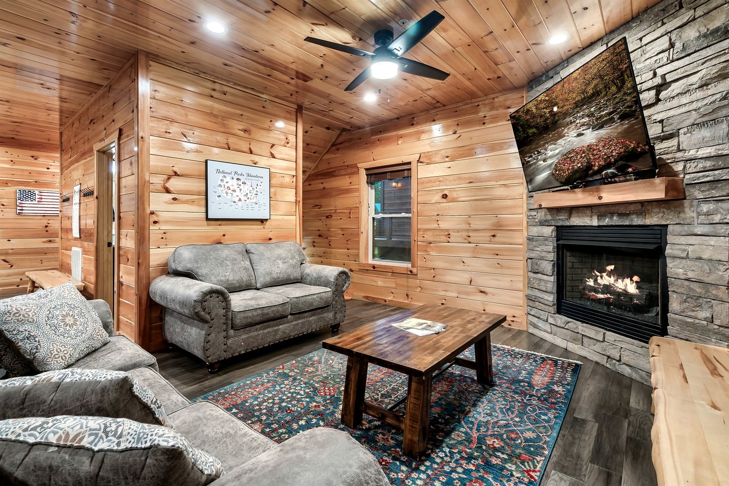 Charming Mountain Cabin with Theater Room and Pool Table in Tennessee