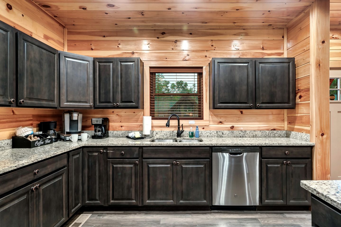 Charming Mountain Cabin with Theater Room and Pool Table in Tennessee