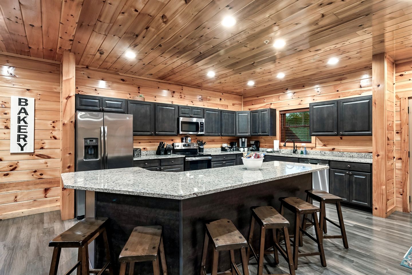 Charming Mountain Cabin with Theater Room and Pool Table in Tennessee