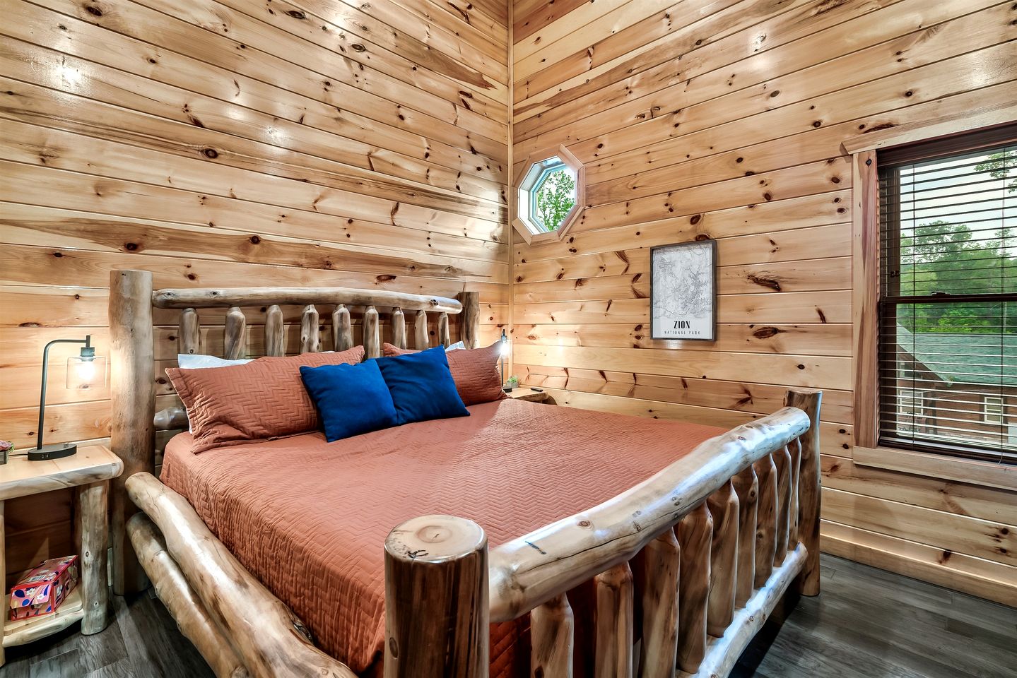 Charming Mountain Cabin with Theater Room and Pool Table in Tennessee