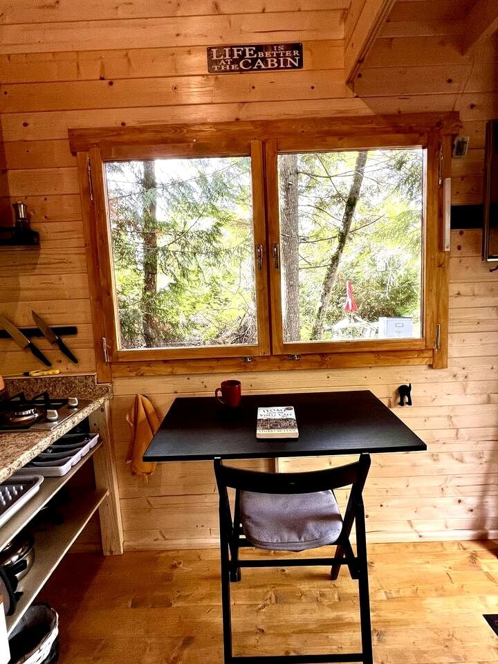 Charming, Rustic Cabin with Loft and Kitchenette, Nestled in the Wilderness of Halfmoon Bay, BC