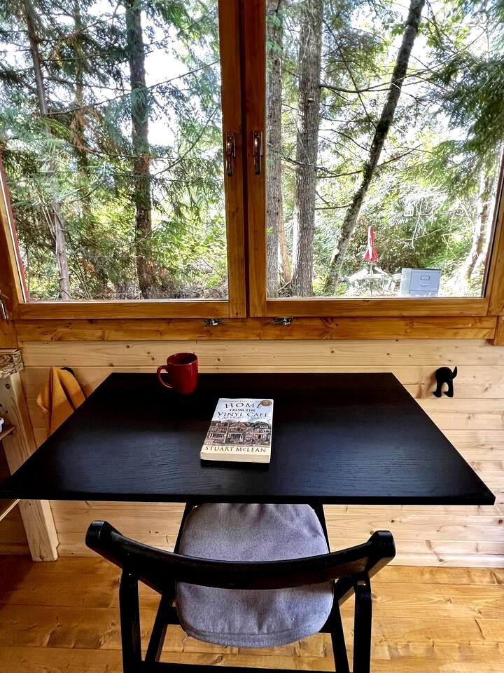 Charming, Rustic Cabin with Loft and Kitchenette, Nestled in the Wilderness of Halfmoon Bay, BC