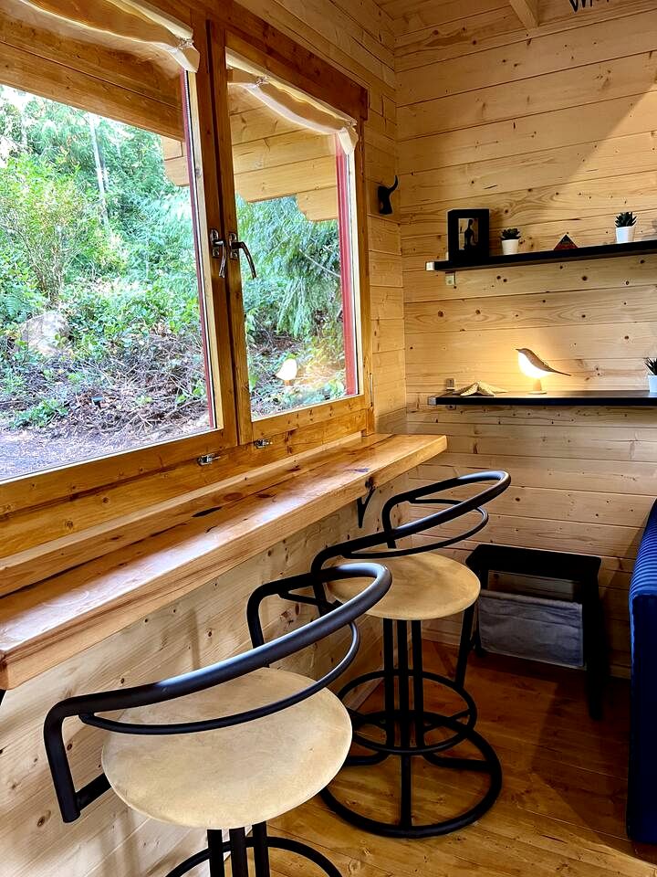 Charming, Rustic Cabin with Loft and Kitchenette, Nestled in the Wilderness of Halfmoon Bay, BC