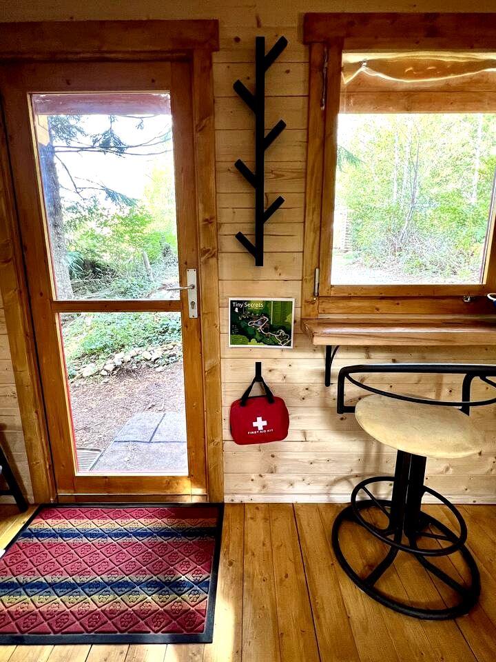 Charming, Rustic Cabin with Loft and Kitchenette, Nestled in the Wilderness of Halfmoon Bay, BC