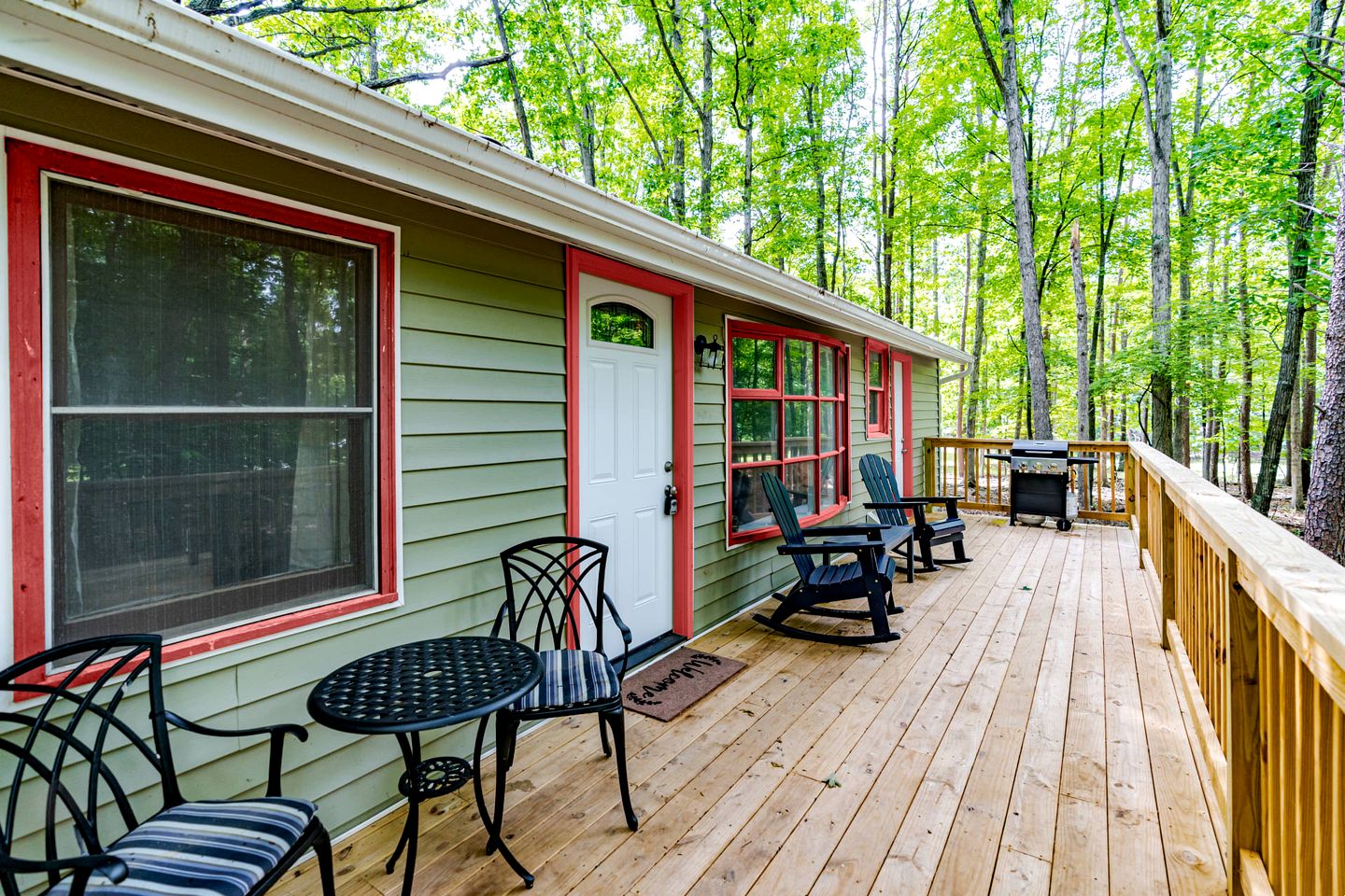 Charming Dog-Friendly Cabin with Hot Tub and Fire Pit - Pond Access Makes This the Perfect Cabin for Your Fishing Getaway in Berkeley Springs, WV