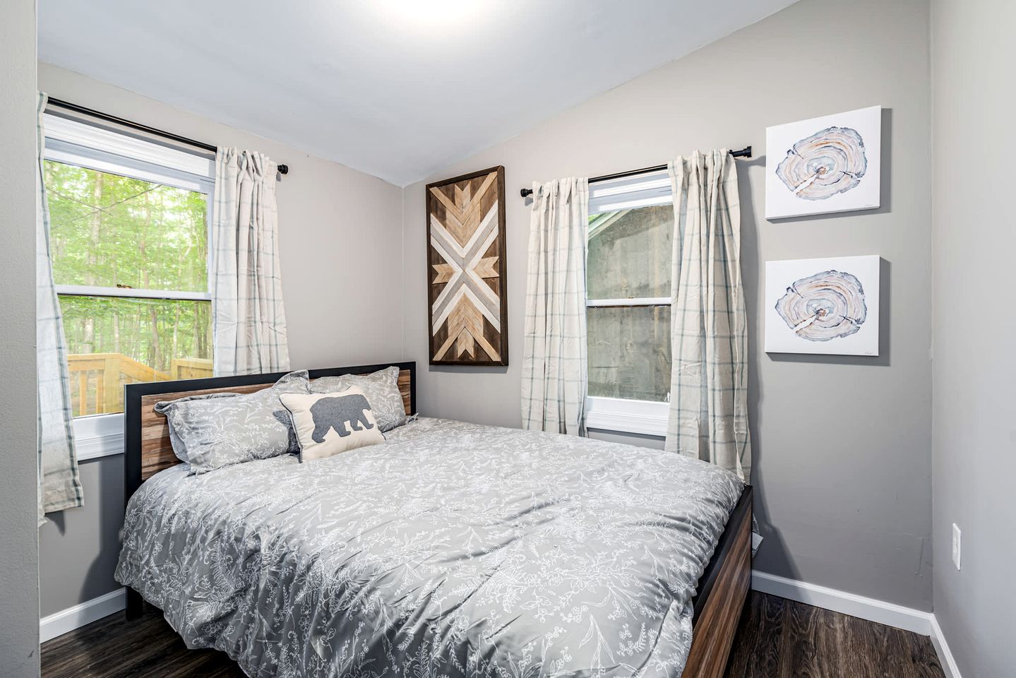 Charming Dog-Friendly Cabin with Hot Tub and Fire Pit - Pond Access Makes This the Perfect Cabin for Your Fishing Getaway in Berkeley Springs, WV