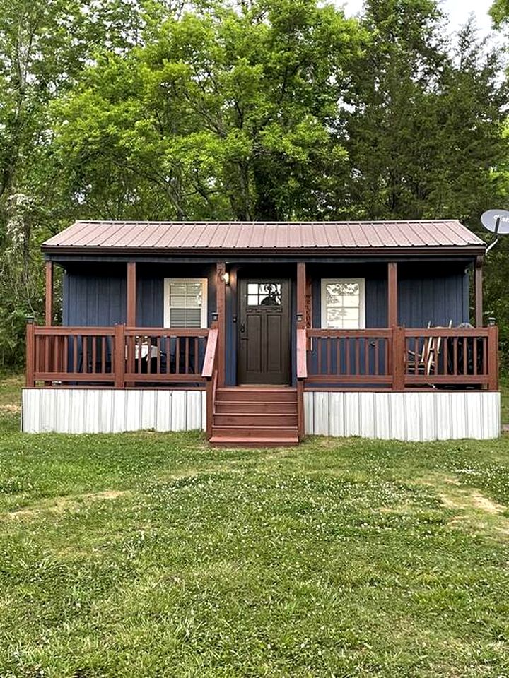 Cozy Tiny Home Cabin in Eva, TN