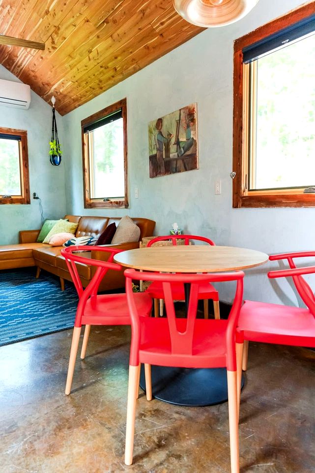 Charming Pet-Friendly Cabin with Stunning Mountain Views in Chattanooga, Tennessee