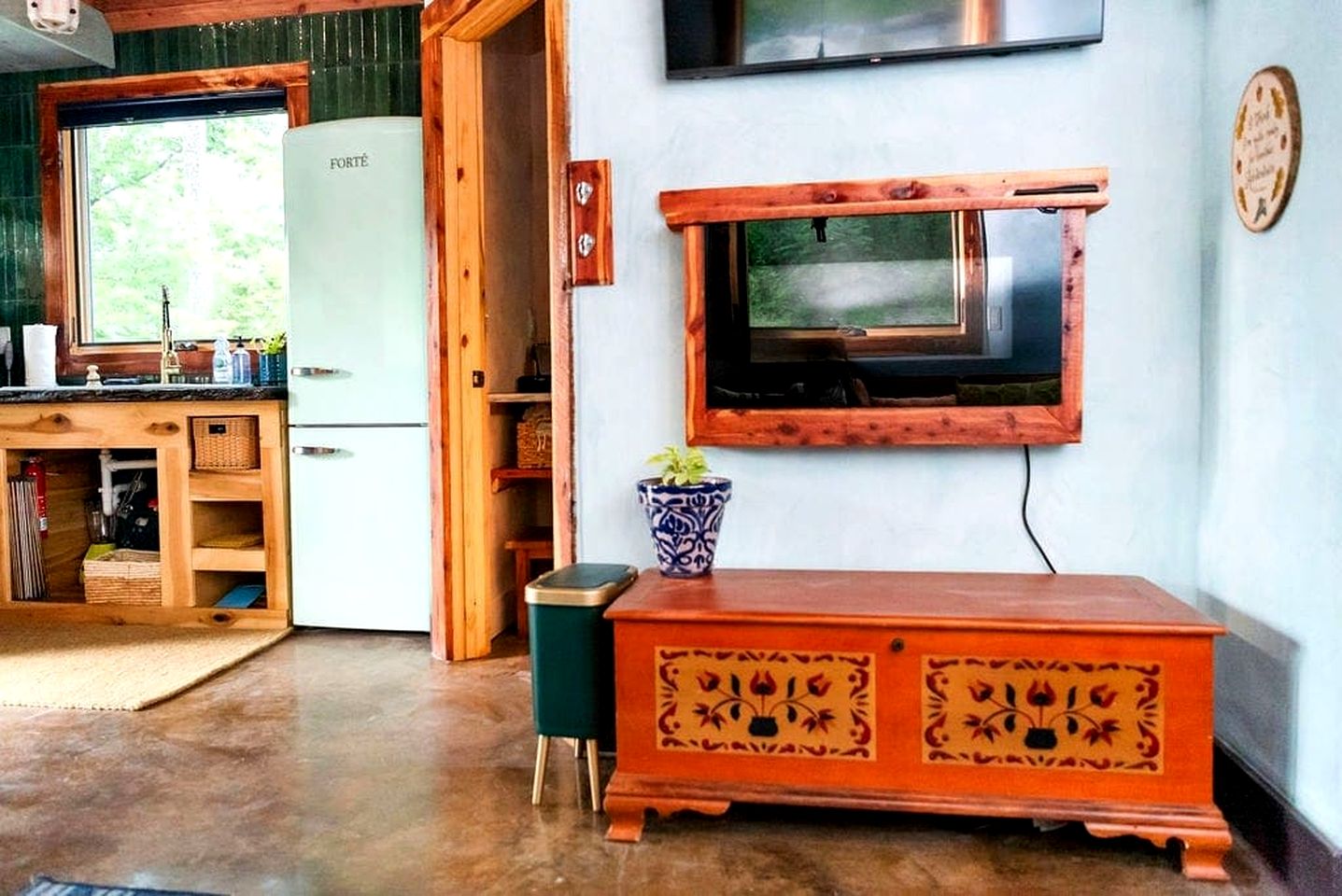 Charming Pet-Friendly Cabin with Stunning Mountain Views in Chattanooga, Tennessee