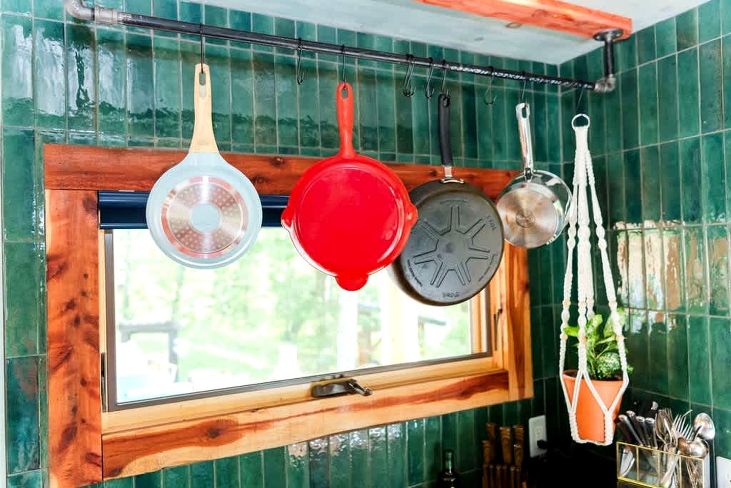 Charming Pet-Friendly Cabin with Stunning Mountain Views in Chattanooga, Tennessee